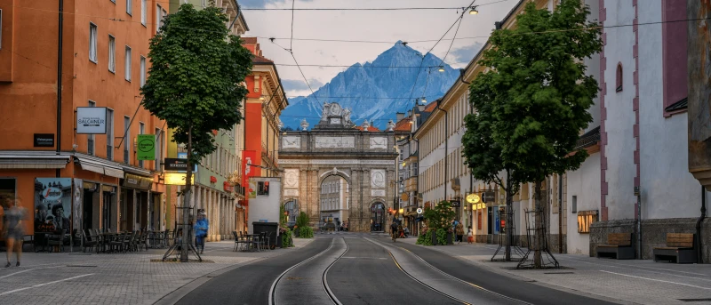summer,-innsbruck,-evening,-city,-safe.png